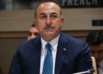 Çavuşoğlu: Boğazlardan savaş gemilerinin geçişini Türkiye durdurabilir