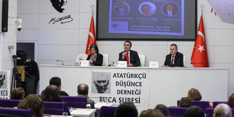 Medeni Kanun’a Buca’da panel