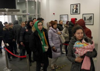Ukrayna’dan tahliye edilen 55 kişi daha Türkiye’de