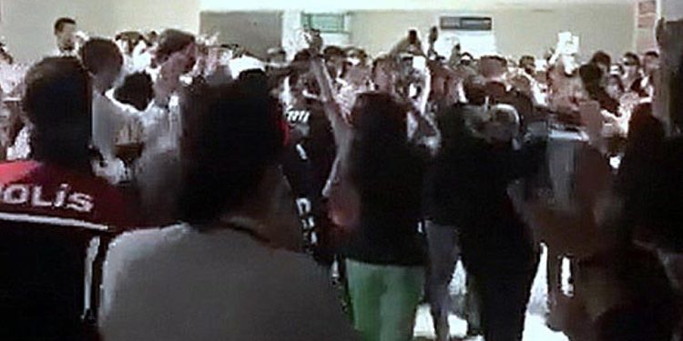 Uzman çavuşu alkışlı protestoya katılanlar ifade verecek
