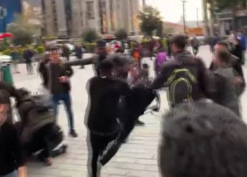 Fotoğraf parası yüzünden birbirlerine girdiler