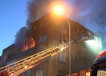 Maltepe’de yangın paniği: Biri çocuk 3 kişi kurtarıldı
