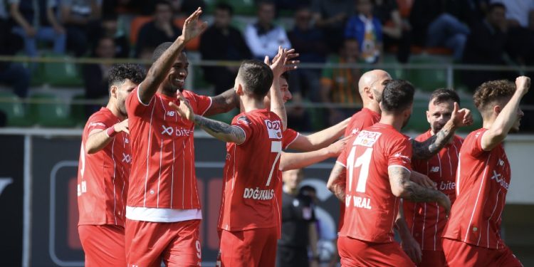 Nuri Şahin fırtınasI! Antalyaspor, Alanya’yı rahat geçti
