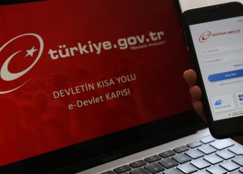 e-devlet, aldığınız sertifikaları kolayca belgeleme olanağı sunuyor, siz de belgenizi alıp özgeçmişinizle fark yaratın